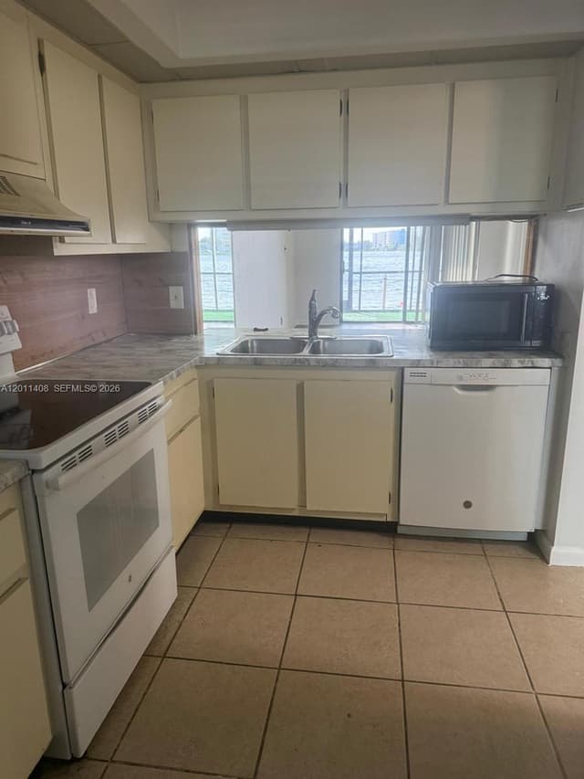 109 Lake Emerald Dr # 102, Oakland Park FL 33309 - Oakland Park, FL - Photo 4