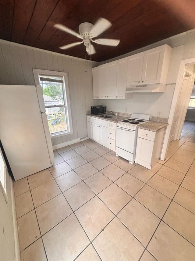 817 NW 7th Street, West Palm Beach FL 33401 - West Palm Beach, FL - Photo 3
