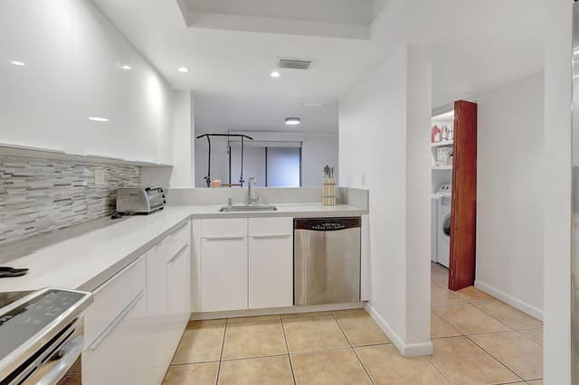 141 SW 96th Terrace # 302, Plantation FL 33324 - Plantation, FL - Photo 3