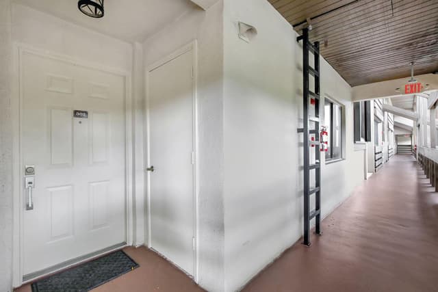 141 SW 96th Terrace # 302, Plantation FL 33324 - Plantation, FL - Photo 4