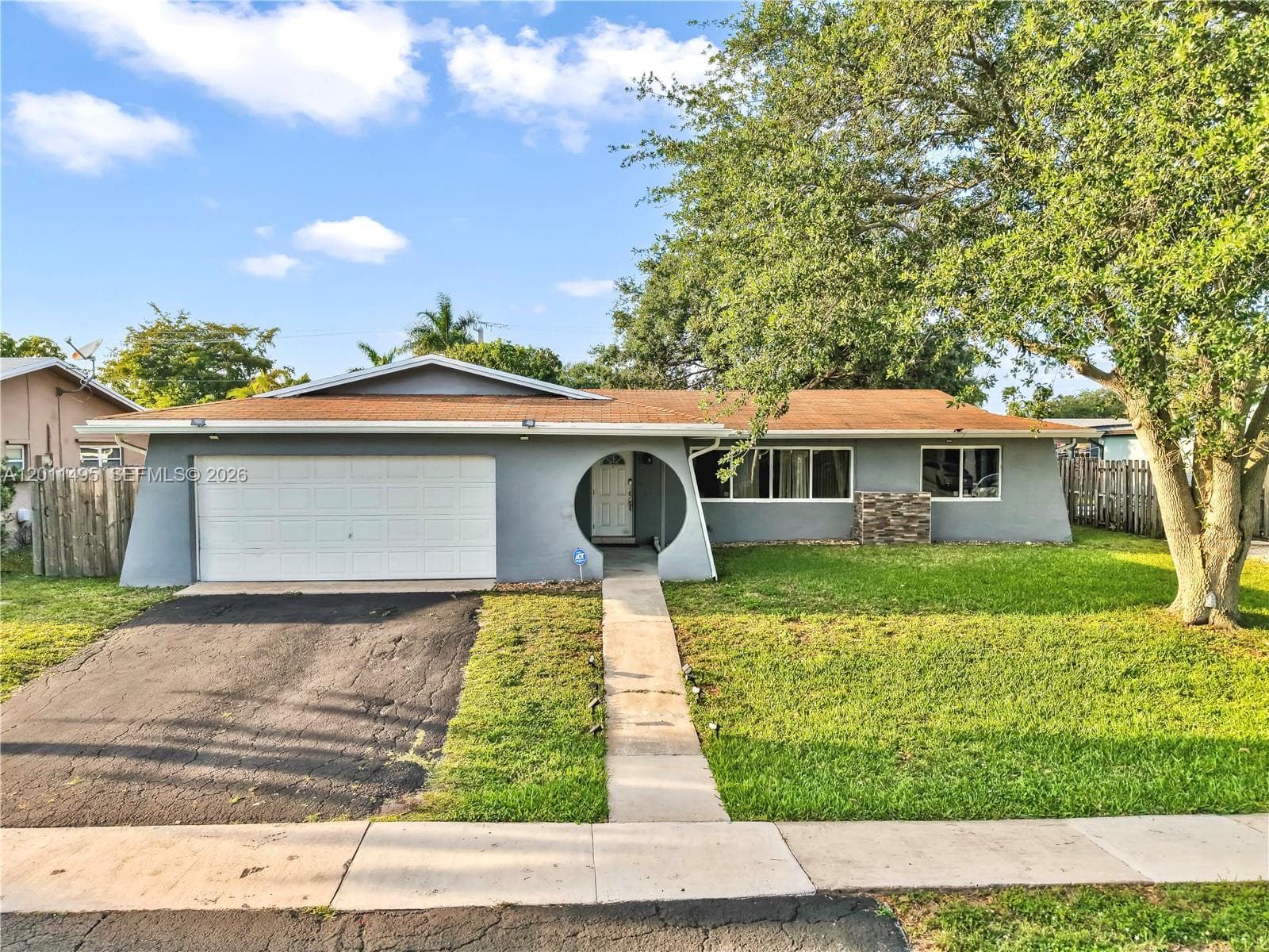 9511 NW 8th St, Pembroke Pines FL 33024
