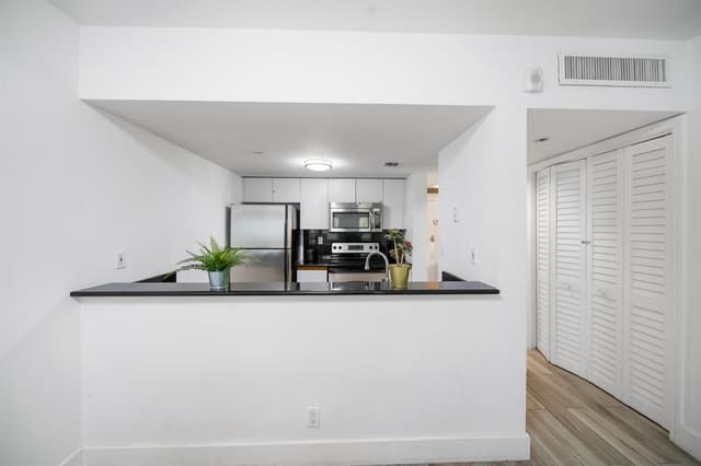 834 Ocean Drive # 406, Miami Beach FL 33139 - Miami Beach, FL - Photo 7