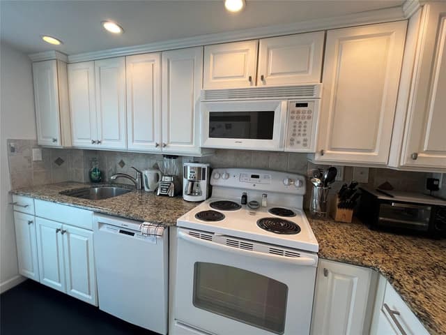 333 NE 21st Avenue # 318, Deerfield Beach FL 33441 - Deerfield Beach, FL - Photo 6