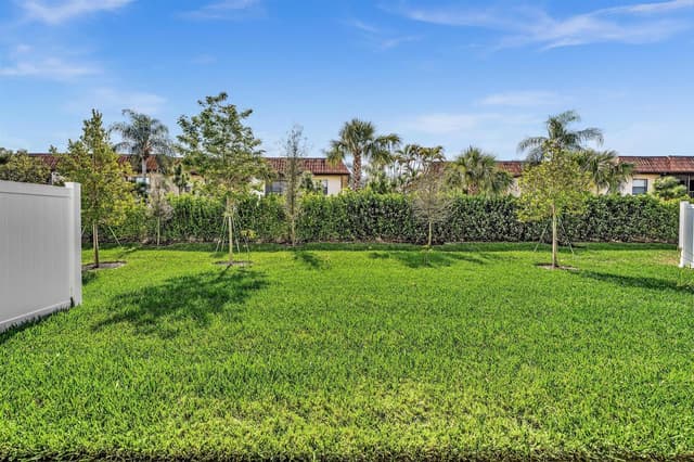 7268 Lenora Lane, Lake Worth FL 33467 - Lake Worth, FL - Photo 2