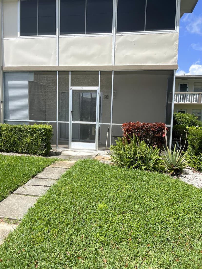 52 Dorchester, West Palm Beach FL 33417