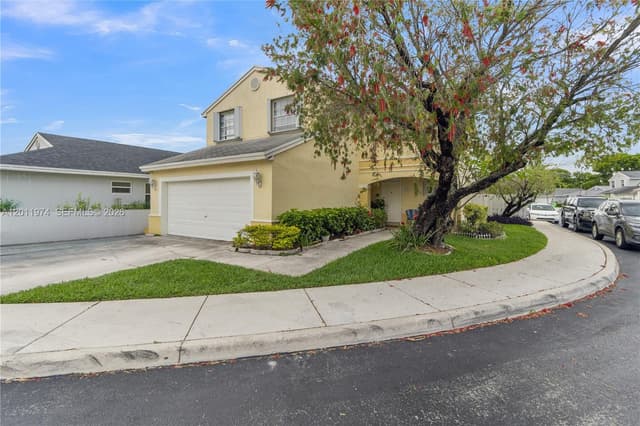 375 W Riverbend Dr, Sunrise FL 33326 - Sunrise, FL - Photo 2