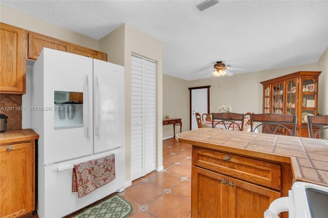 375 W Riverbend Dr, Sunrise FL 33326 - Sunrise, FL - Photo 6