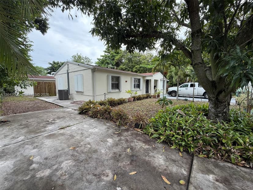 596 NW 109th St, Miami FL 33168