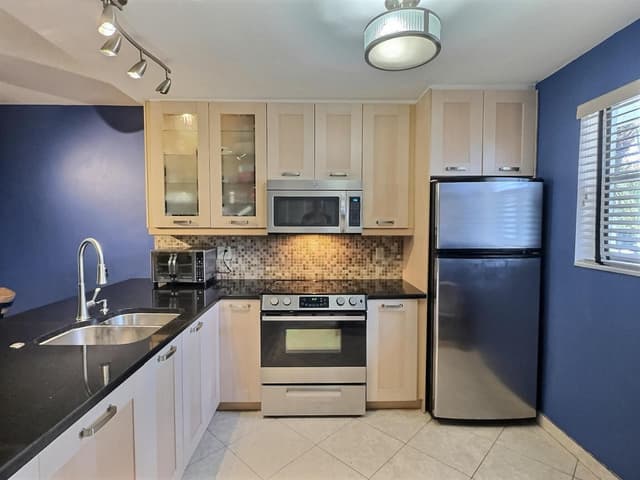 3150 Holiday Springs Boulevard # 204, Margate FL 33063 - Margate, FL - Photo 2