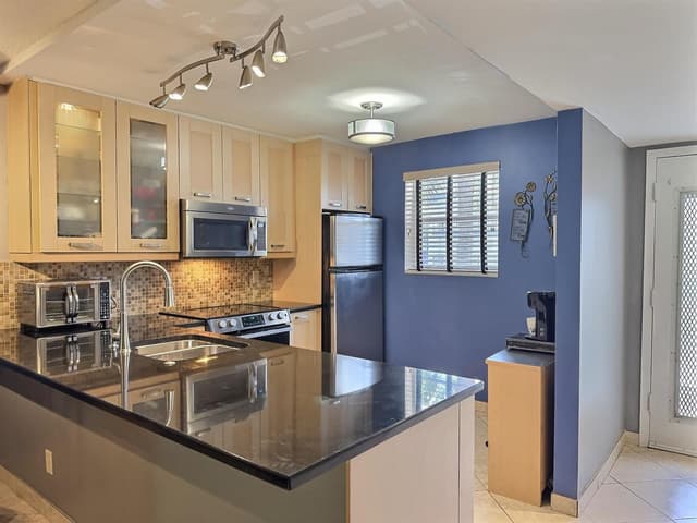 3150 Holiday Springs Boulevard # 204, Margate FL 33063 - Margate, FL - Photo 3