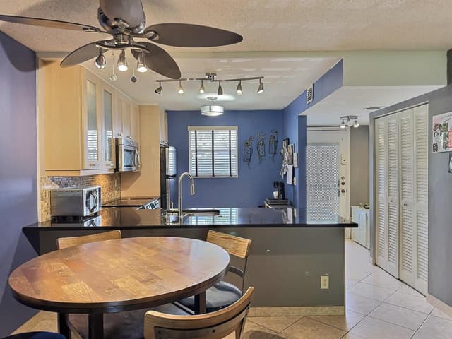 3150 Holiday Springs Boulevard # 204, Margate FL 33063 - Margate, FL - Photo 4