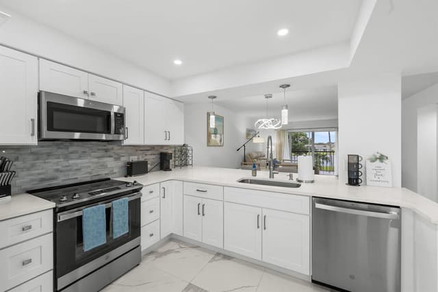 6936 Huntington Lane # 302, Delray Beach FL 33446 - Delray Beach, FL - Photo 2