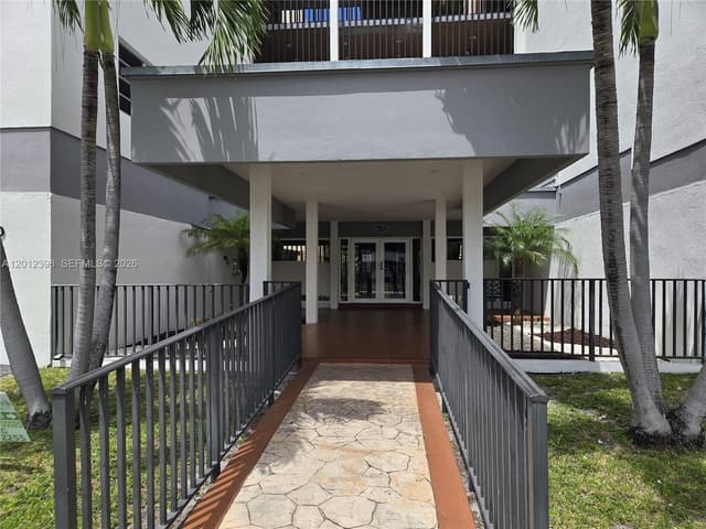 4670 W 13th Ln # 507, Hialeah FL 33012 - Hialeah, FL - Photo 2