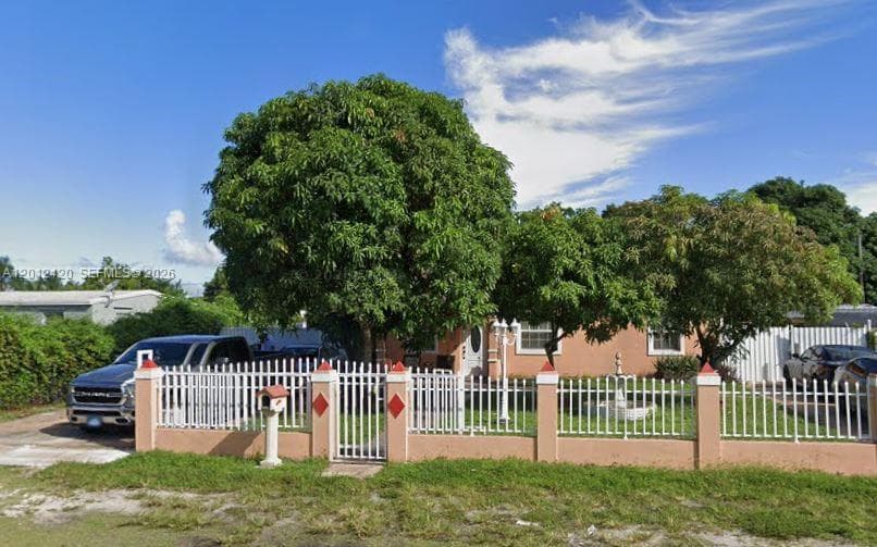 1725 NW 121st St, Miami FL 33167