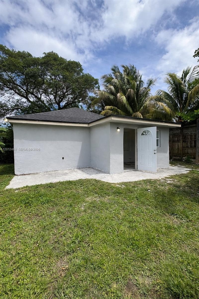 1861 NW 112th St, Miami FL 33167