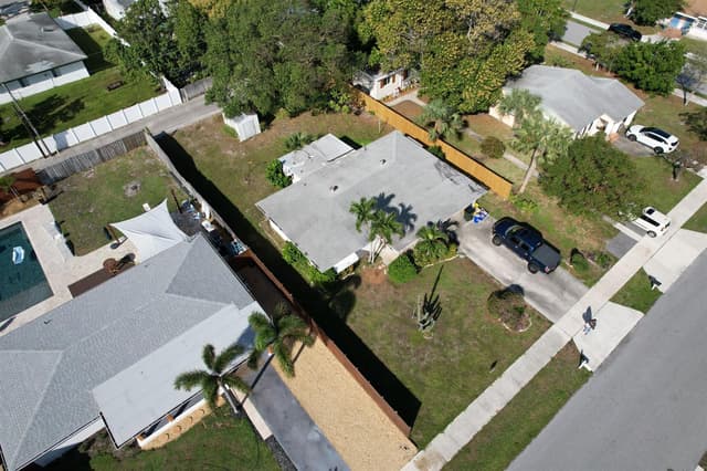 910 SE 3rd Avenue, Delray Beach FL 33483 - Delray Beach, FL - Photo 2