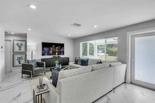 465 NW 11th St, Boca Raton FL 33432 - Boca Raton, FL - Photo 2