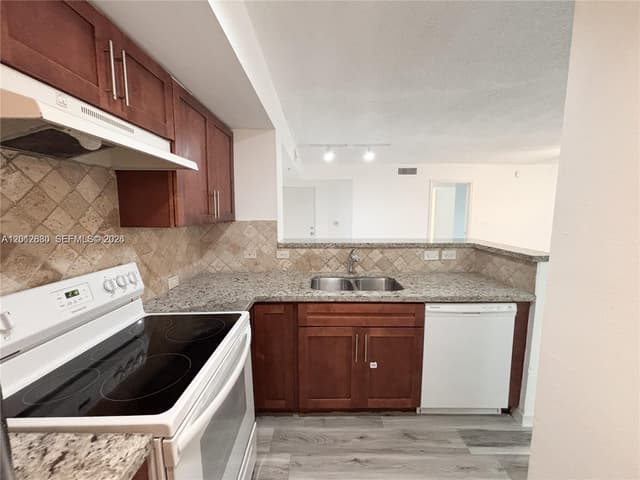 655 SW 111th Way # 201, Pembroke Pines FL 33025 - Pembroke Pines, FL - Photo 6