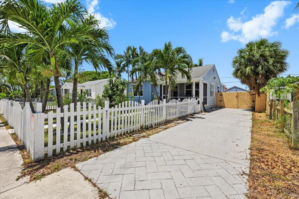 915 N K Street, FL 33460 - Photo 1