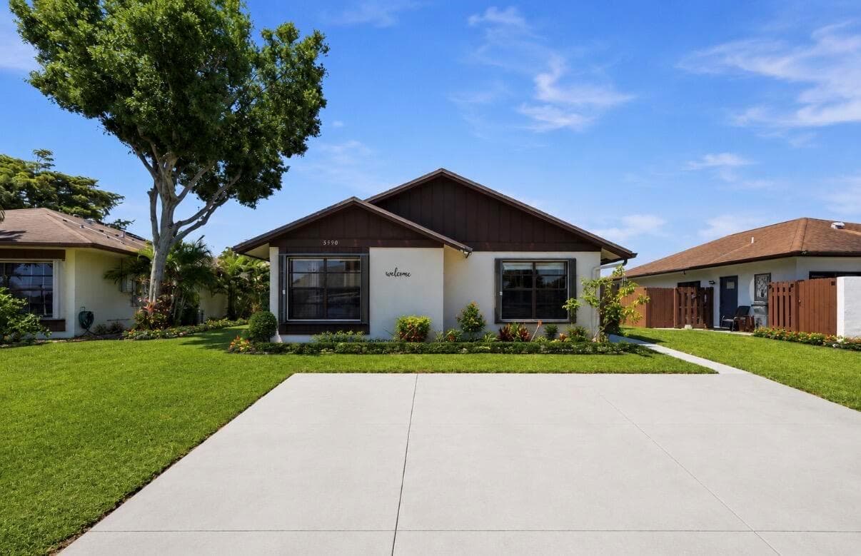 5330 Mendoza Street, West Palm Beach FL 33415