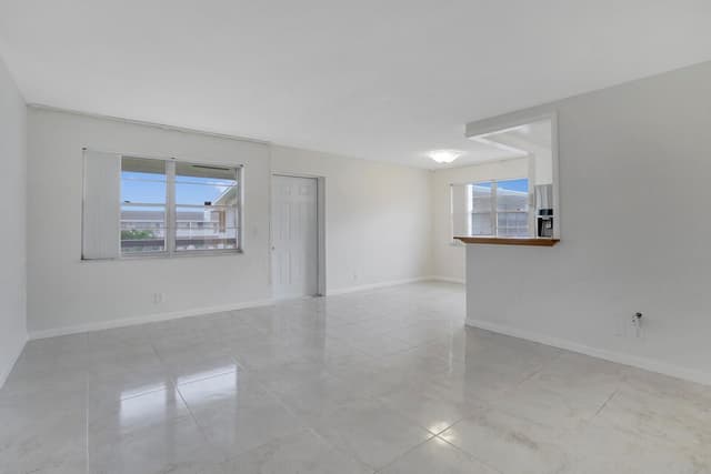 136 Somerset G, West Palm Beach FL 33417 - West Palm Beach, FL - Photo 7