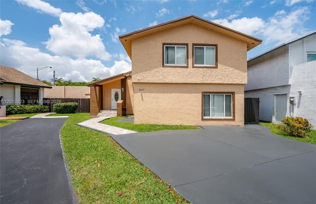 1007 NW 106th Ave Cir, Miami FL 33172 - Miami, FL - Photo 2