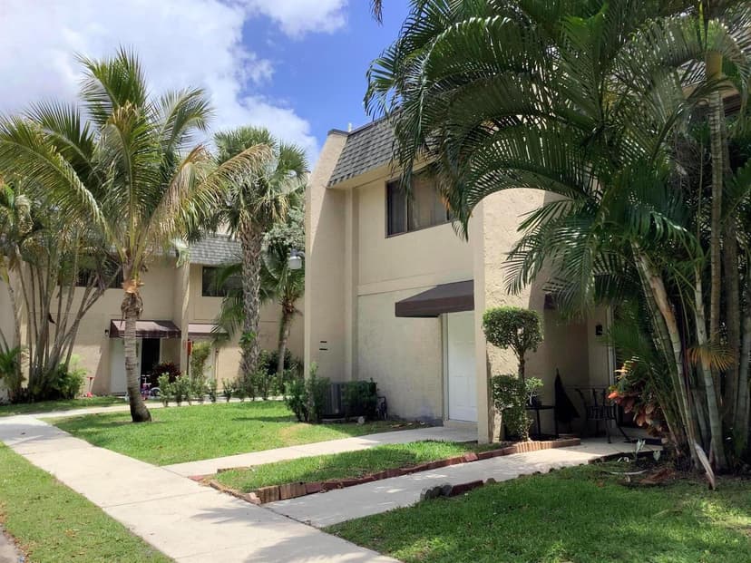 81 Deer Creek Road # J, Deerfield Beach FL 33442