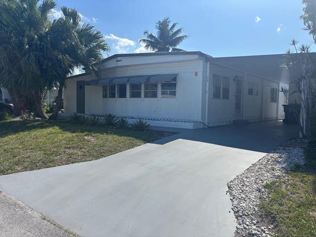 6445 Cypress Lane, Atlantis FL 33462 - Atlantis, FL - Photo 4