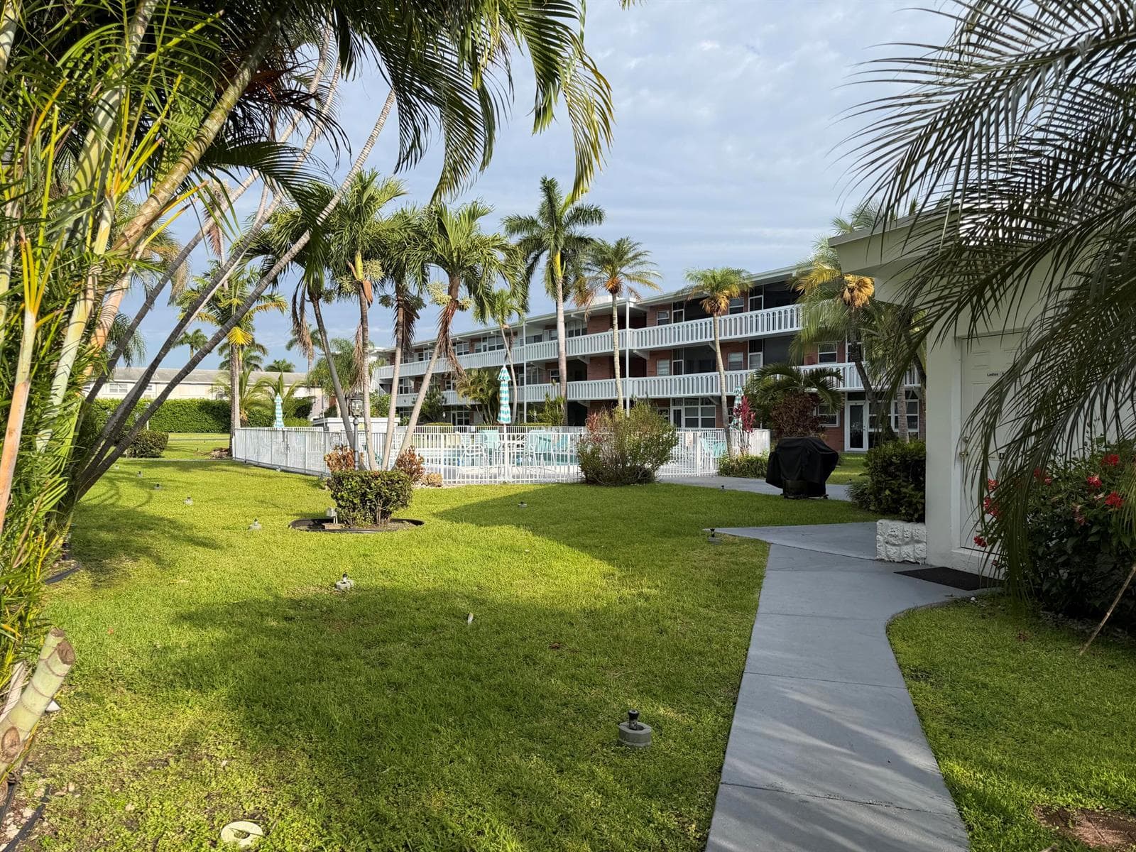 161 NE 10th Avenue # 12b, Hallandale Beach FL 33009