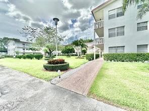 390 Fanshaw J, Boca Raton FL 33434 - Boca Raton, FL - Photo 2