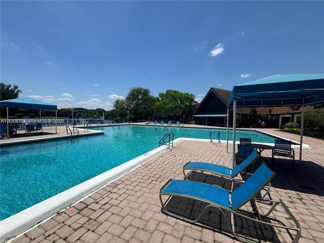 3730 Inverrary Dr # 3B, Lauderhill FL 33319 - Lauderhill, FL - Photo 2
