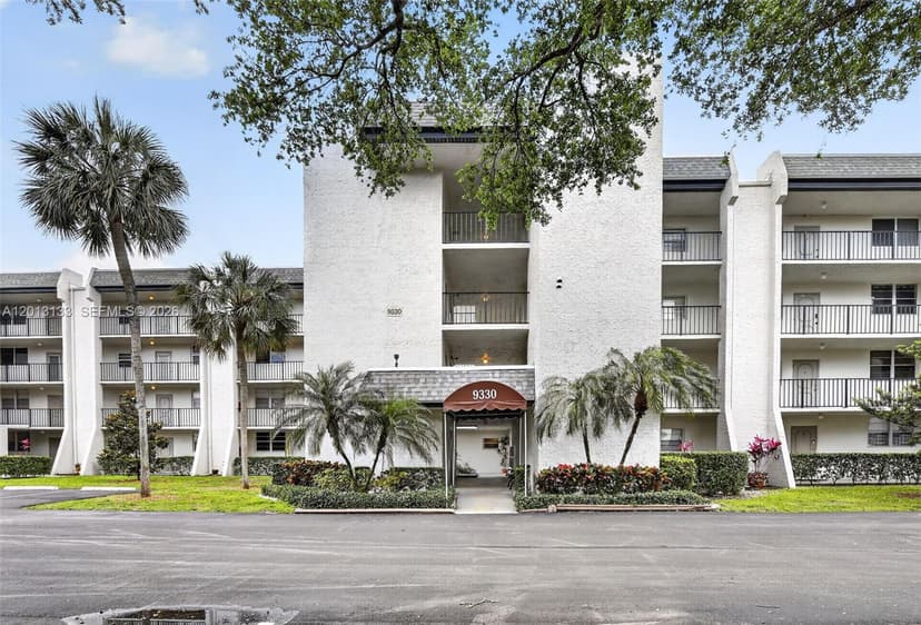 9330 Lagoon Pl # 307, Davie FL 33324