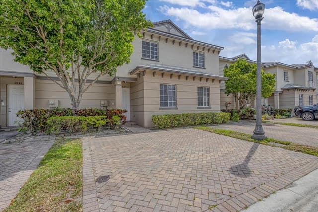 2037 Nassau Drive # 2037, Riviera Beach FL 33404 - Riviera Beach, FL - Photo 2
