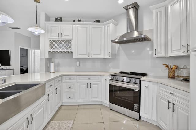 711 Heritage Way, Weston FL 33326 - Weston, FL - Photo 3