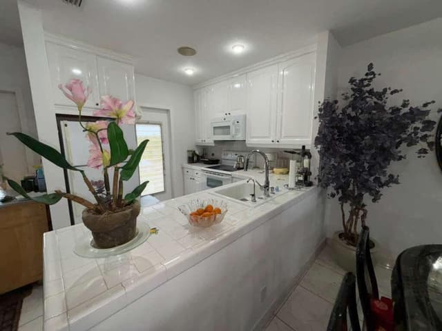 4706 NW 36th Street # 605, Lauderdale Lakes FL 33319 - Lauderdale Lakes, FL - Photo 5