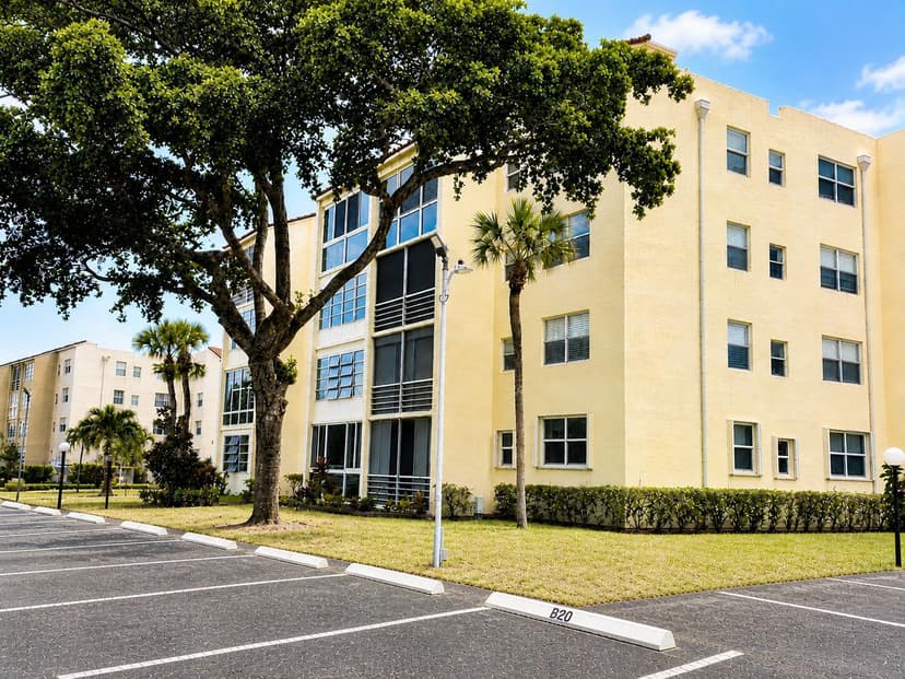 2831 Somerset Drive # 305, Lauderdale Lakes FL 33311