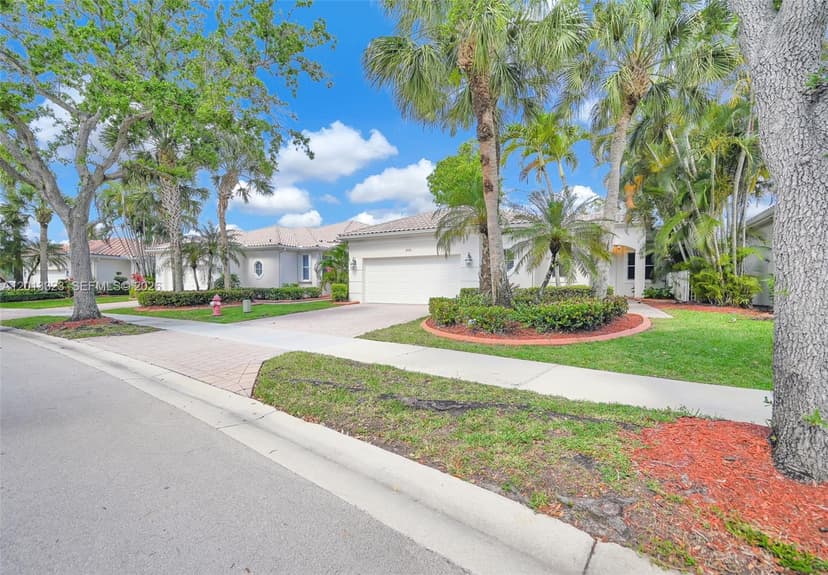 2553 Bay Pointe Drive, Weston FL 33327