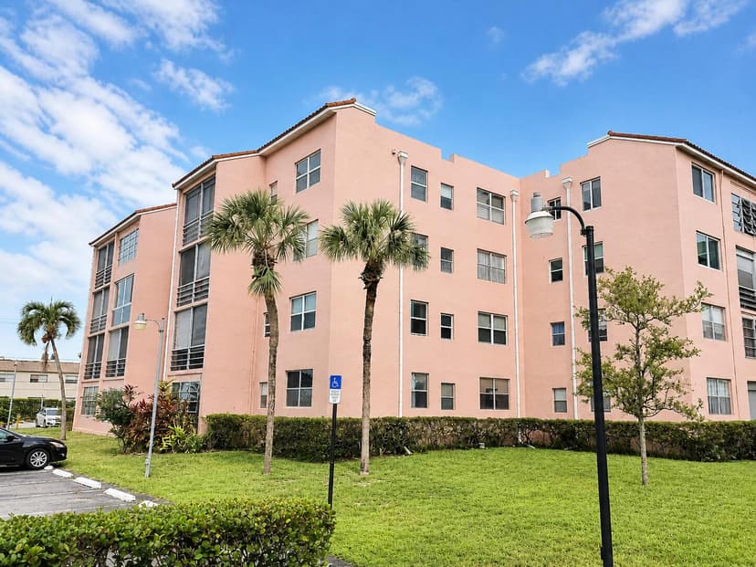 2841 Somerset Drive # 107, Lauderdale Lakes FL 33311