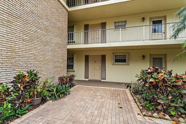 5570 Tamberlane Circle # 131, Palm Beach Gardens FL 33418 - Palm Beach Gardens, FL - Photo 2