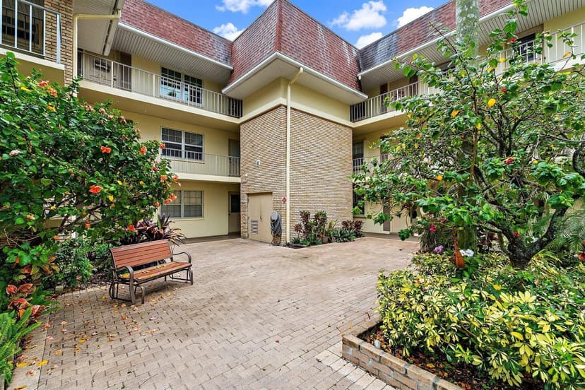 5570 Tamberlane Circle # 131, Palm Beach Gardens FL 33418
