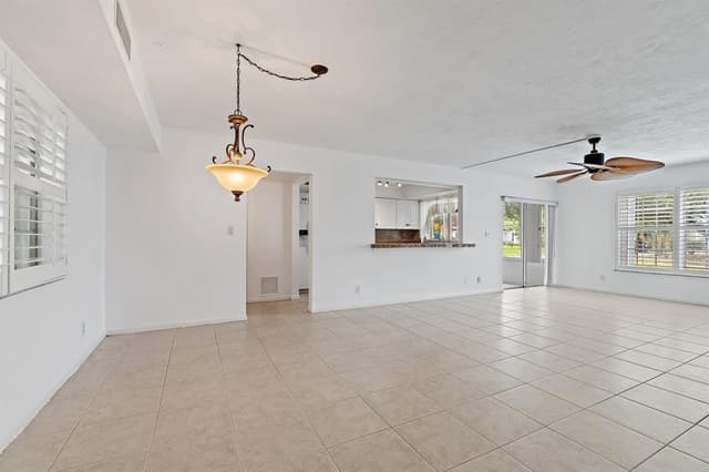 5570 Tamberlane Circle # 131, Palm Beach Gardens FL 33418 - Palm Beach Gardens, FL - Photo 4