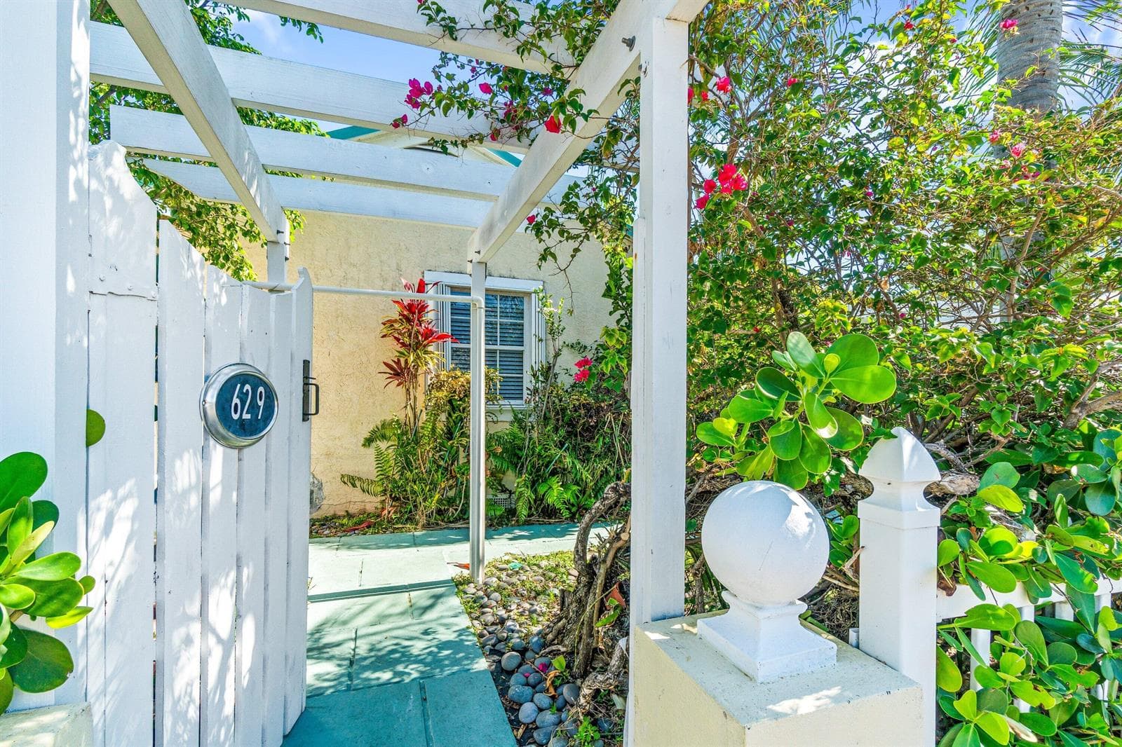 629 Selkirk Street, West Palm Beach FL 33405 - West Palm Beach, FL - Photo 1