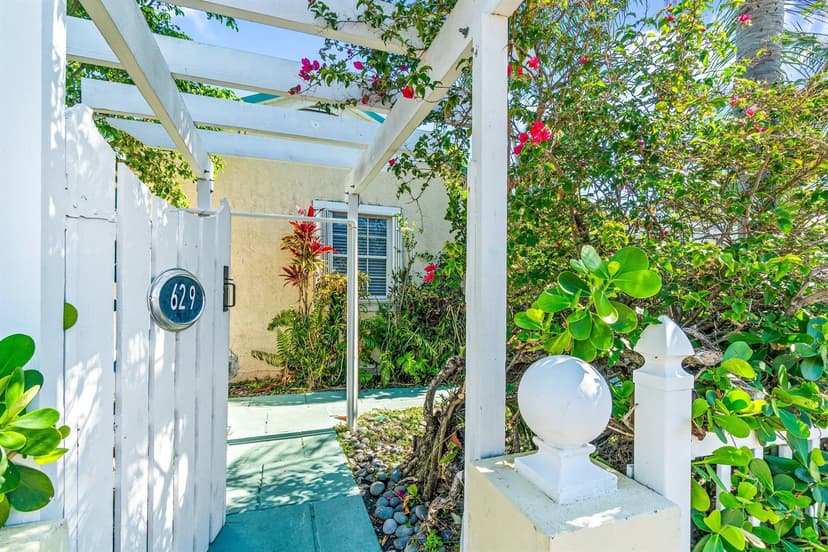 629 Selkirk Street, West Palm Beach FL 33405