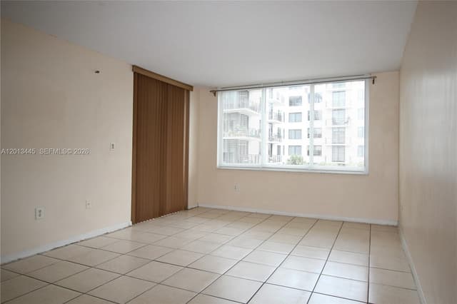 17890 W Dixie Hwy 519 Hwy # 519, North Miami Beach FL 33160 - North Miami Beach, FL - Photo 2