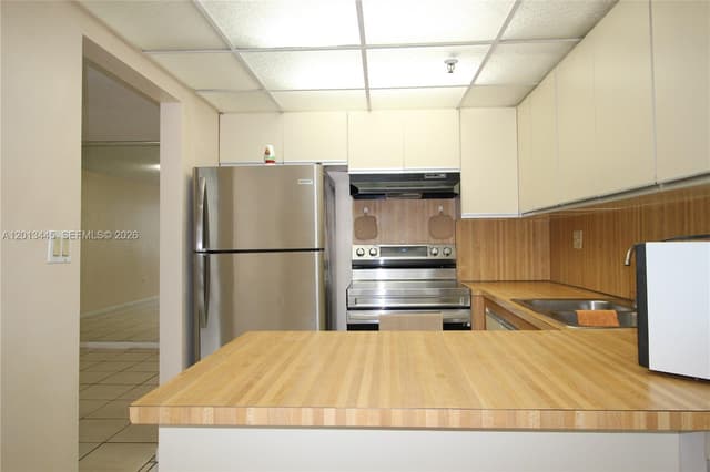 17890 W Dixie Hwy 519 Hwy # 519, North Miami Beach FL 33160 - North Miami Beach, FL - Photo 4