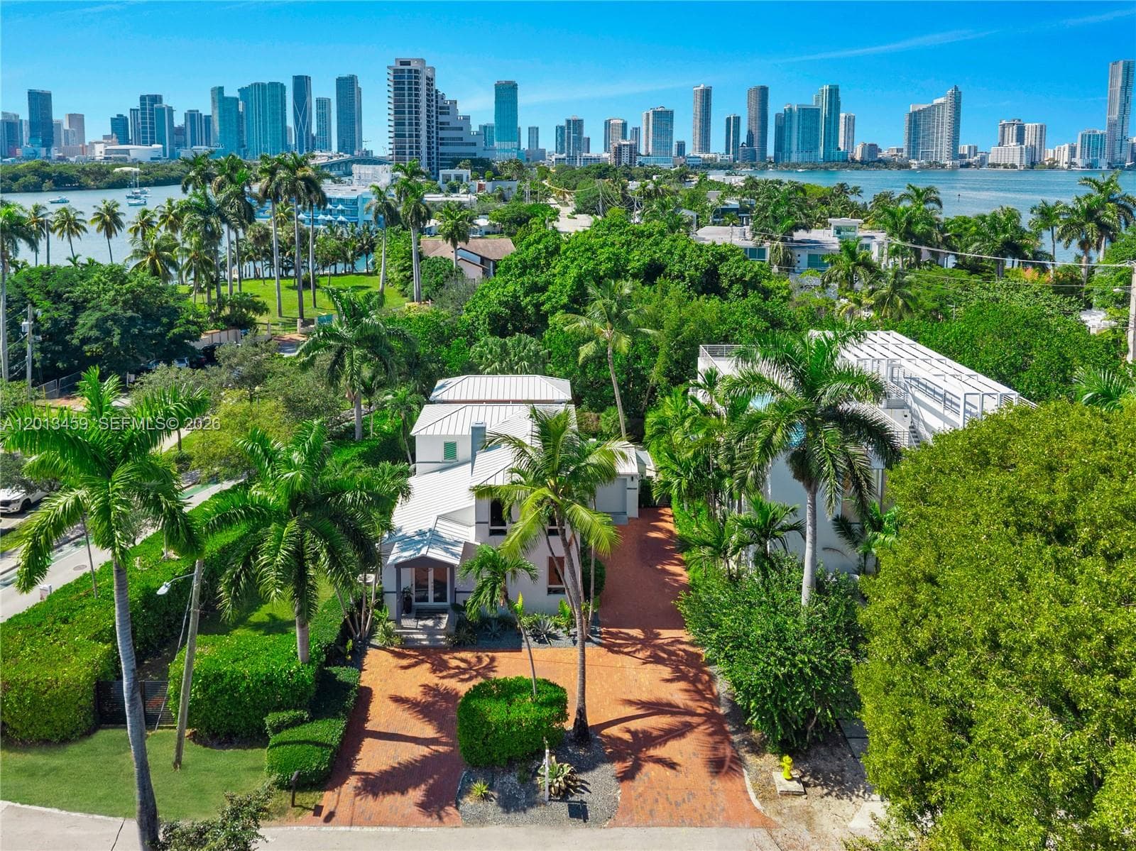 1281 S Venetian Way, Miami FL 33139 - Miami, FL - Photo 1