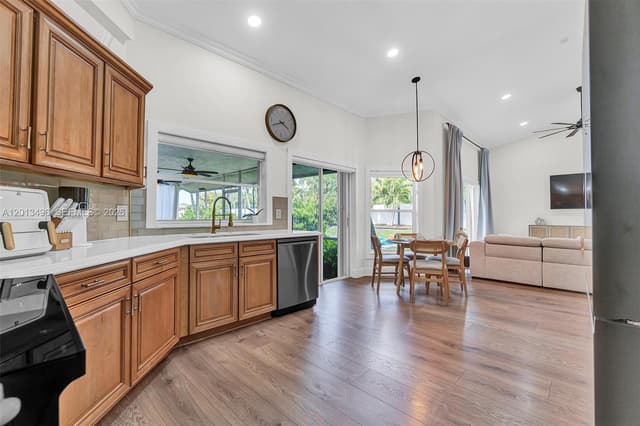 4133 NW 81st Ter, Coral Springs FL 33065 - Coral Springs, FL - Photo 2