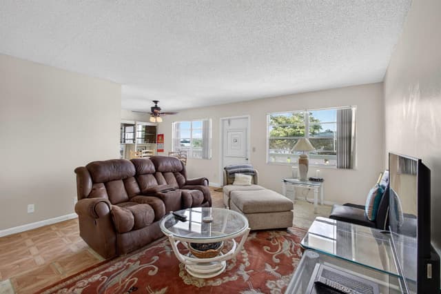 348 Wellington H, West Palm Beach FL 33417 - West Palm Beach, FL - Photo 2