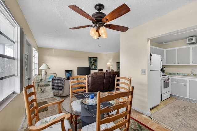 348 Wellington H, West Palm Beach FL 33417 - West Palm Beach, FL - Photo 3