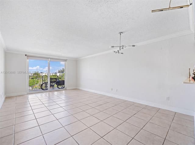 6950 Miami Gardens Dr # 506, Hialeah FL 33015 - Hialeah, FL - Photo 4